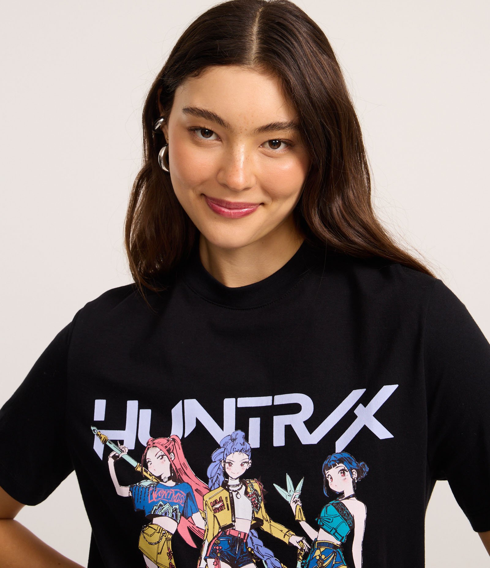 Camiseta T-shirt das Huntrux Guerreiras do Kpop Preto 3