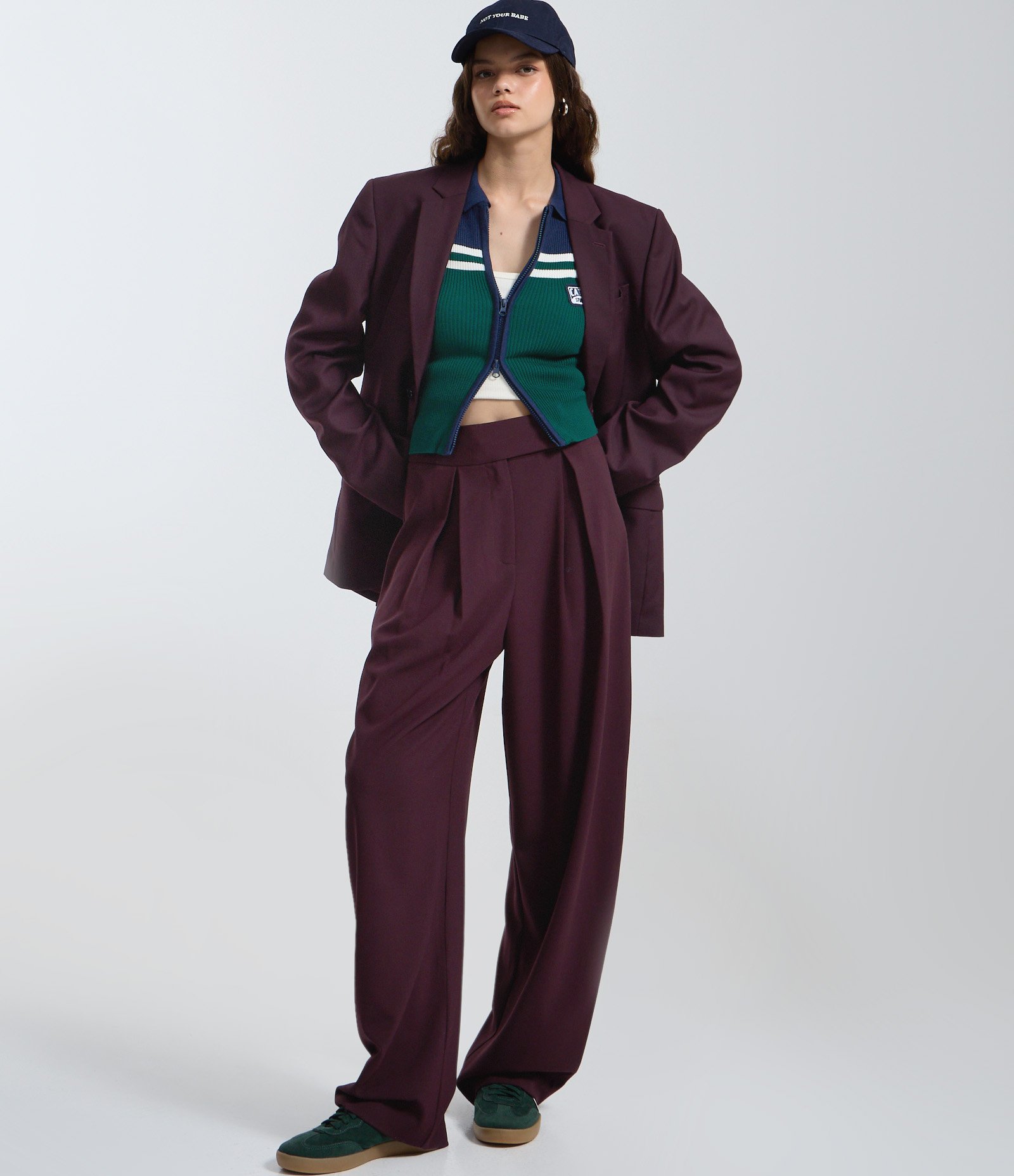 Calça Barrel Alfaiatada com Fechamento Deslocado e Pregas Roxo 3