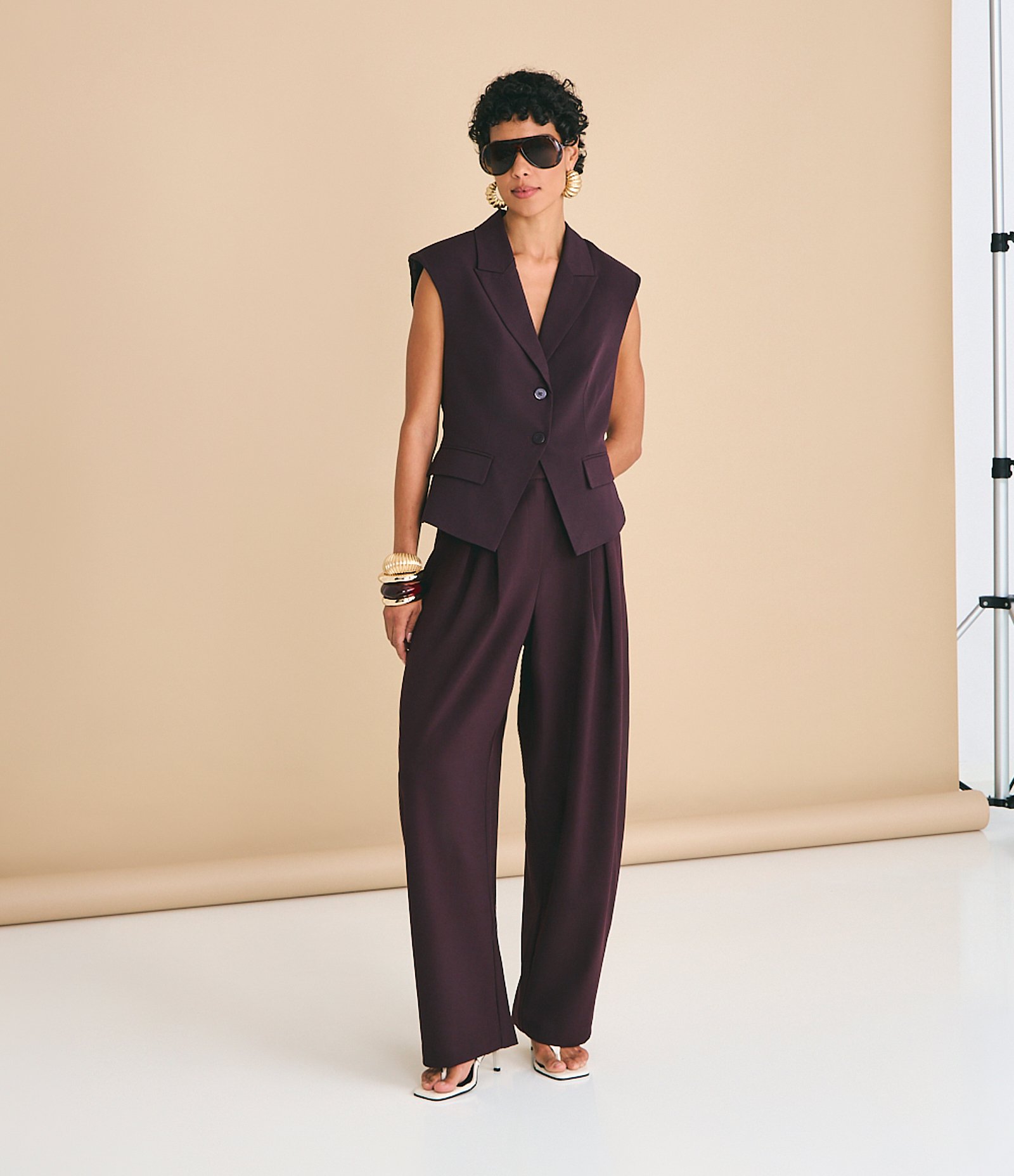Calça Barrel Alfaiatada com Fechamento Deslocado e Pregas Roxo 6