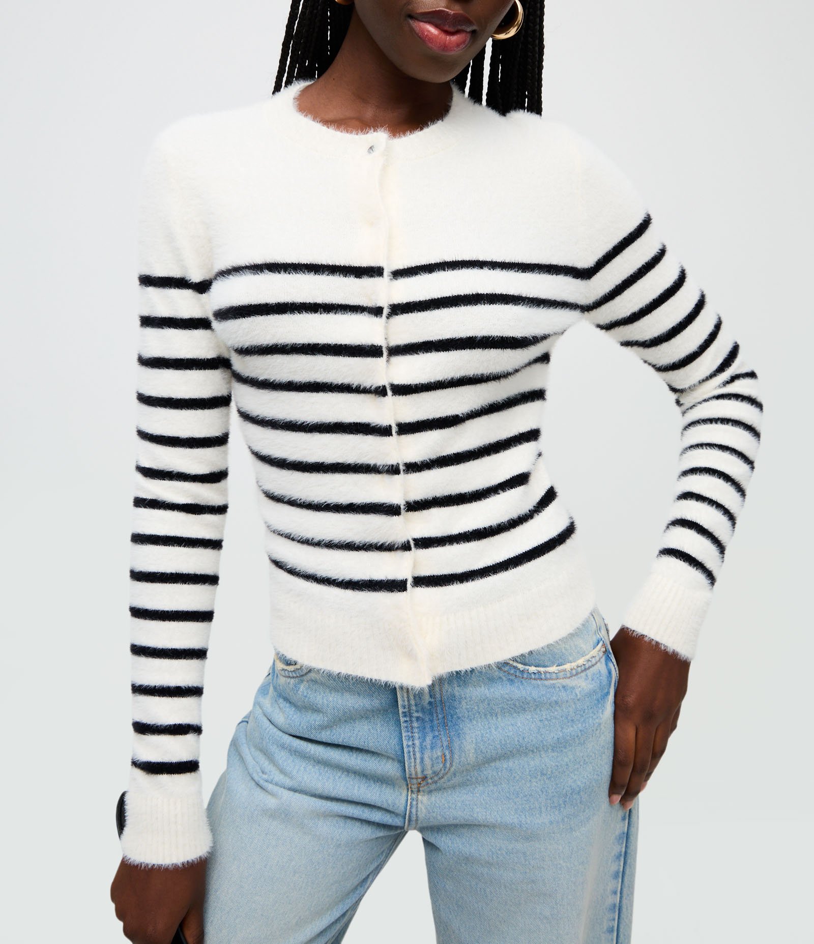 Cardigan em Tricô Listrado com Pelinhos e Botões de Pérola Branco 3