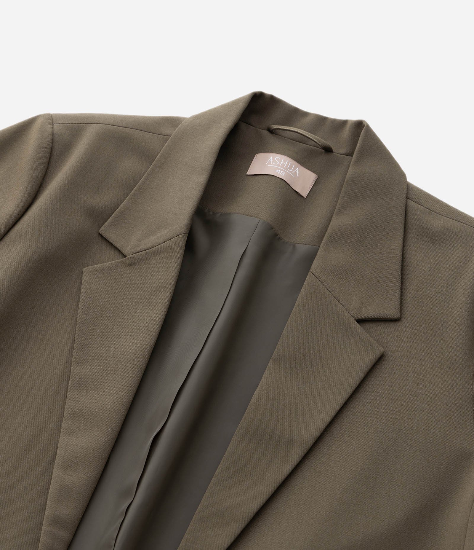 Blazer Alongado em Crepe Manga Puxadinha Curve & Plus Size Verde Musgo 4