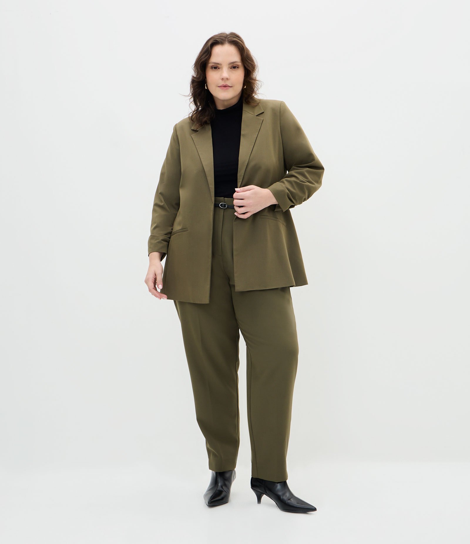 Calça Cenoura em Alfaiataria com Cinto Curve & Plus Size Verde 1