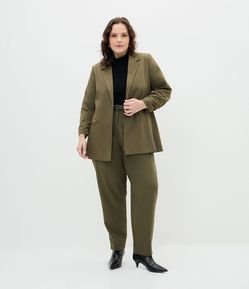 Calça Cenoura em Alfaiataria com Cinto Curve & Plus Size