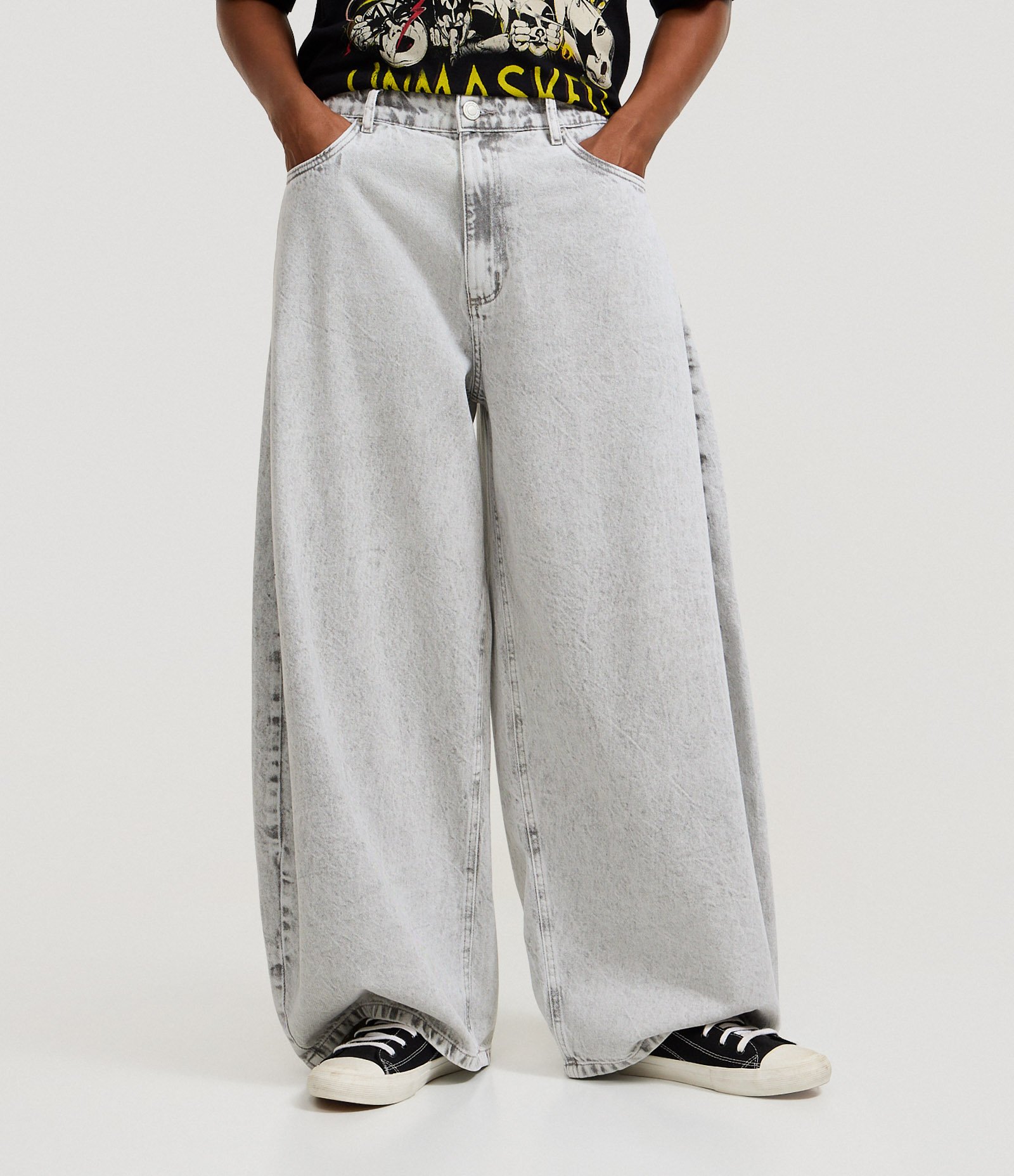 Calça Barrel em Jeans com Bolsos Cinza 2