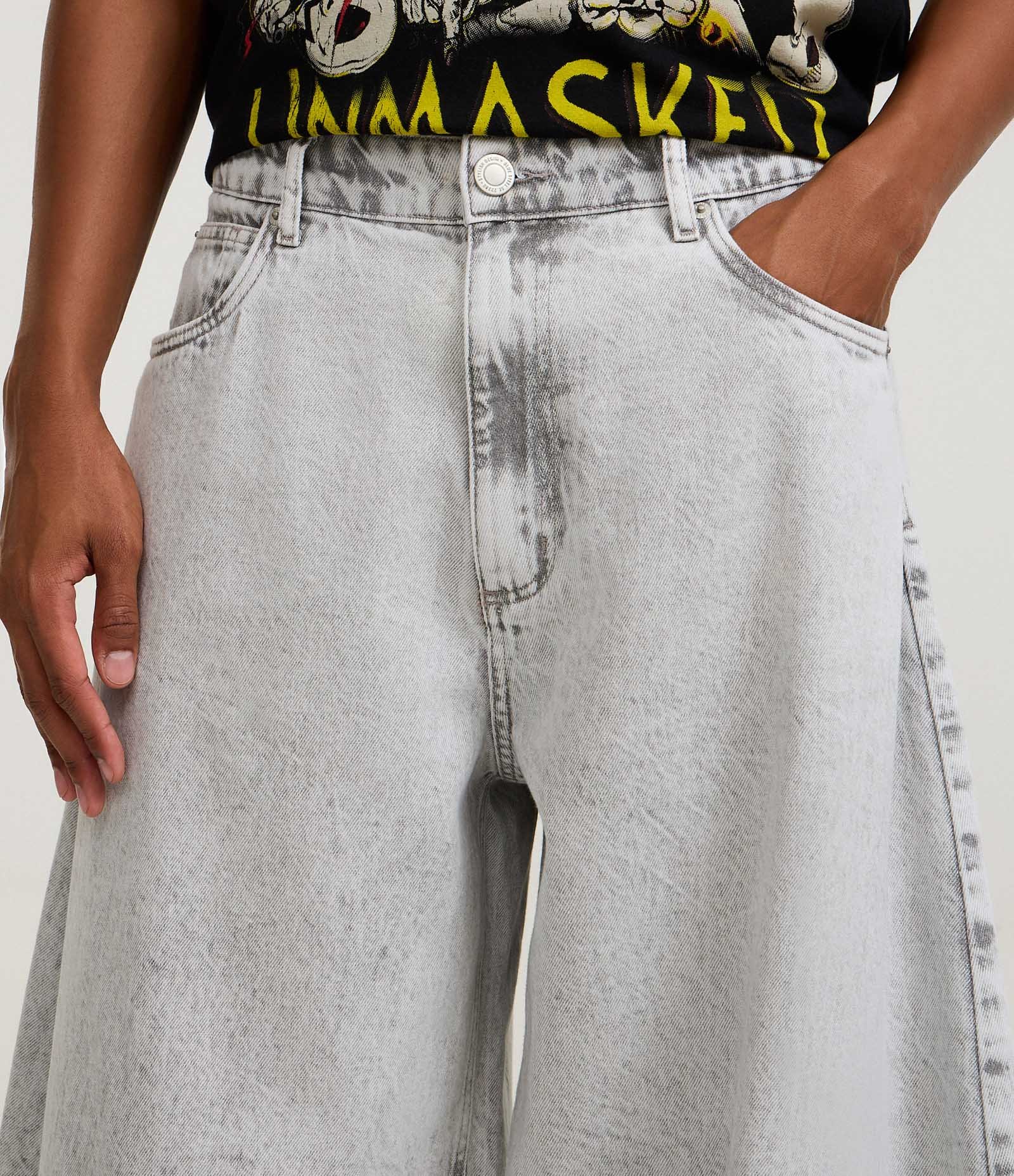 Calça Barrel em Jeans com Bolsos Cinza 4