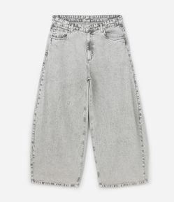 Calça Barrel em Jeans com Bolsos