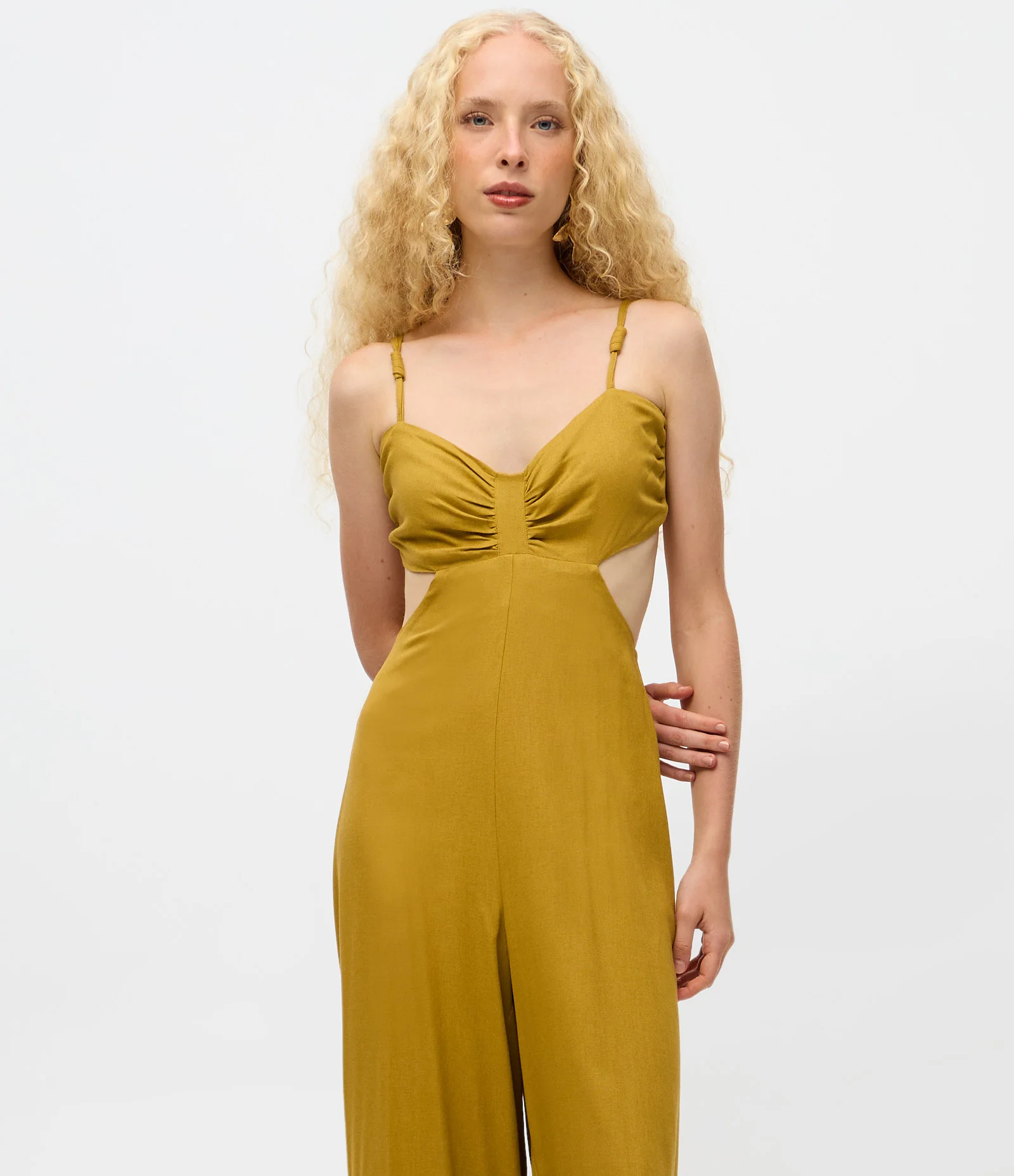 Macacão Pantalona com Alças Duplas e Recorte no Busto Amarelo 2