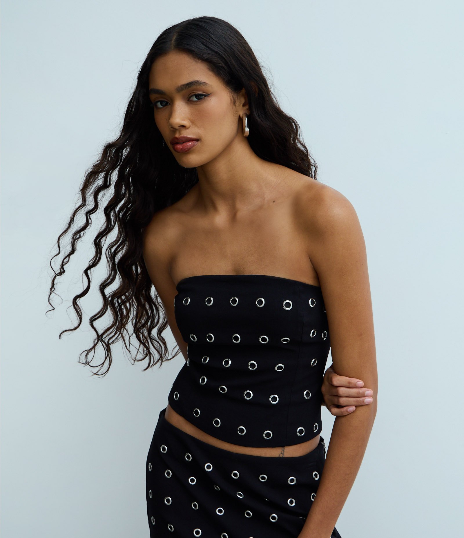 Blusa Tomara que Caia com Aplicação de Ilhós Metálicos Preto 1