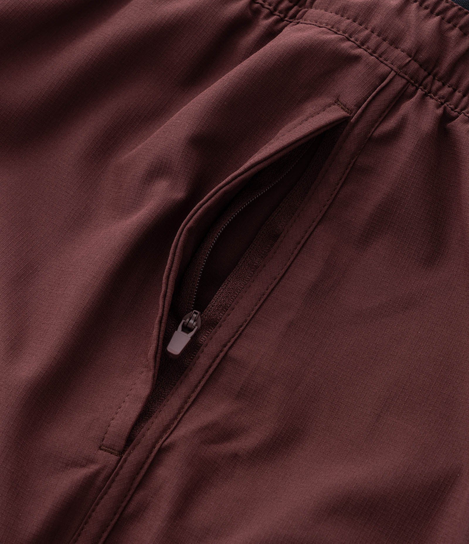 Bermuda Esportiva Tecnológica com Short Interno de Compressão Bordô 9