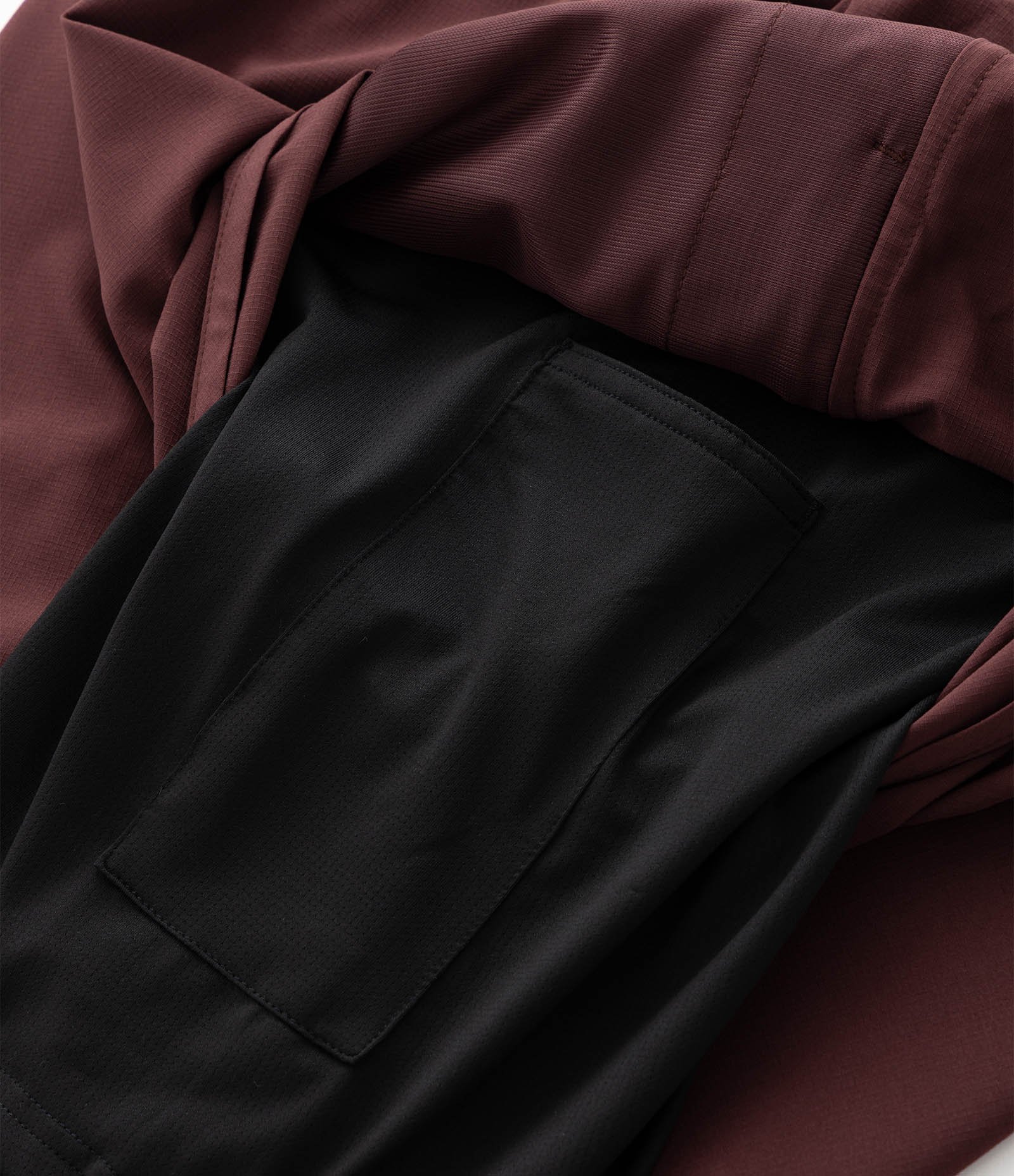 Bermuda Esportiva Tecnológica com Short Interno de Compressão Bordô 10