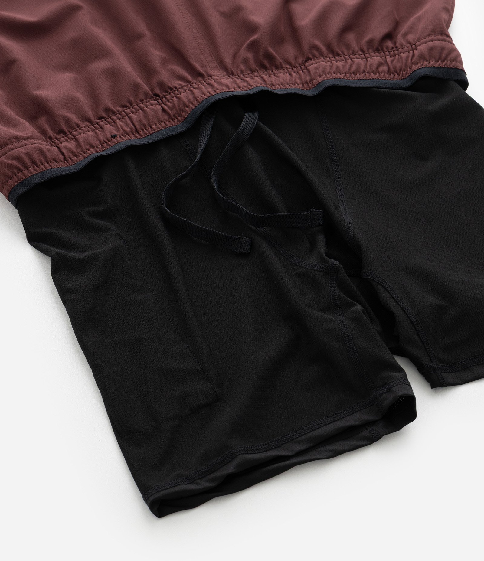 Bermuda Esportiva Tecnológica com Short Interno de Compressão Bordô 11