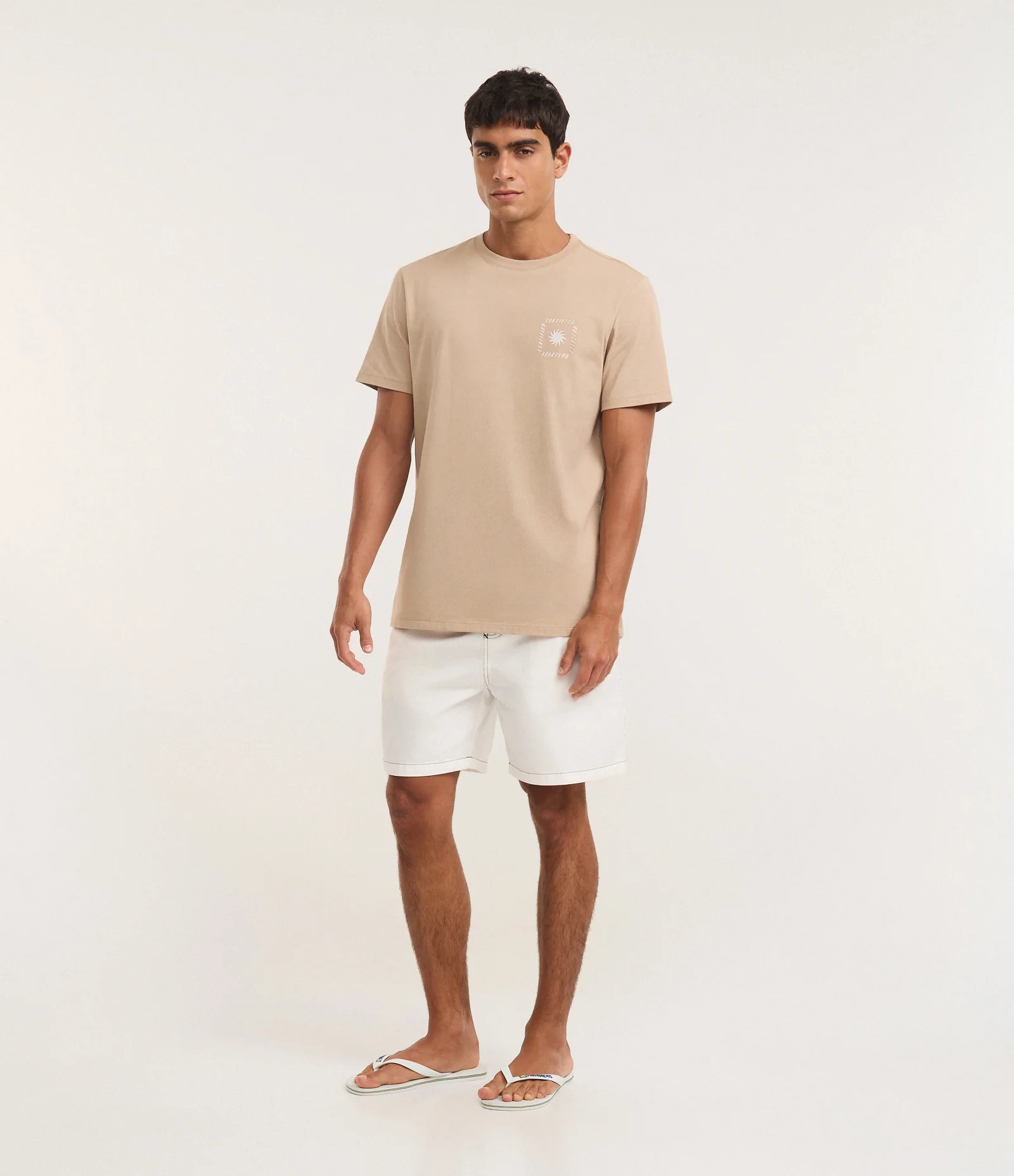 Camiseta Comfort em Algodão com Estampa de Praia Cinza 2