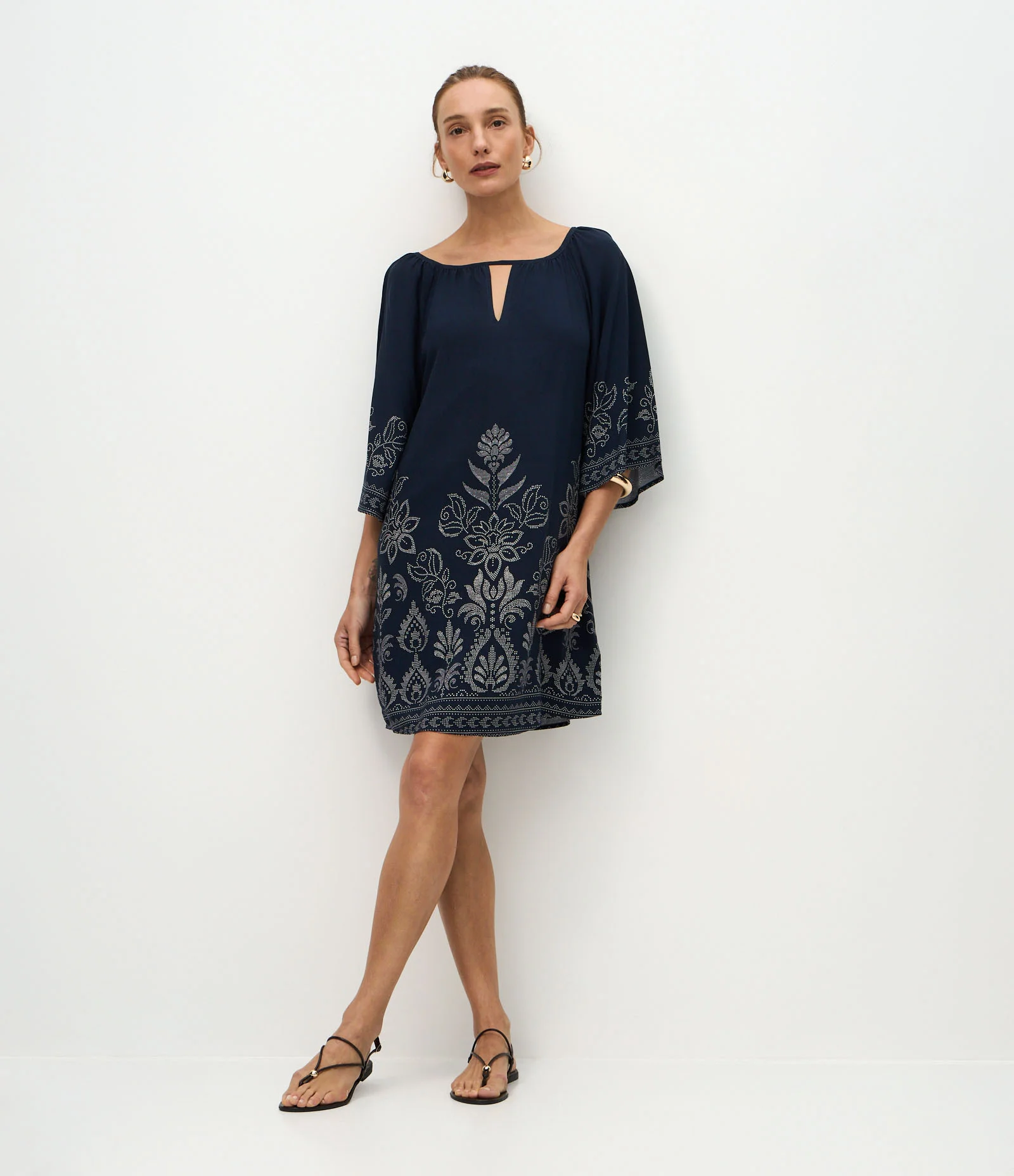 Vestido Curto com Decote V e Manga Evasê Estampado Azul 1