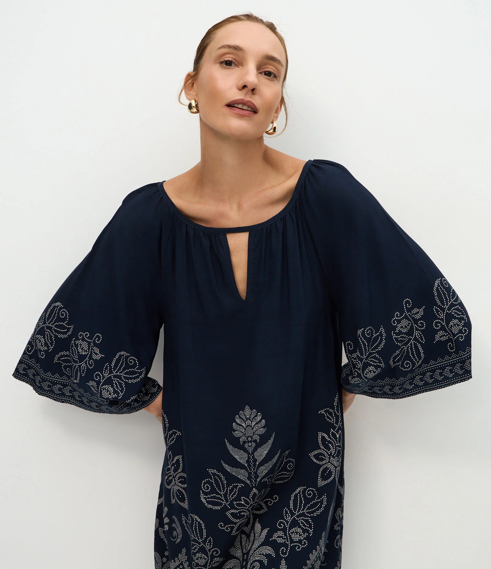 Vestido Curto com Decote V e Manga Evasê Estampado Azul 4