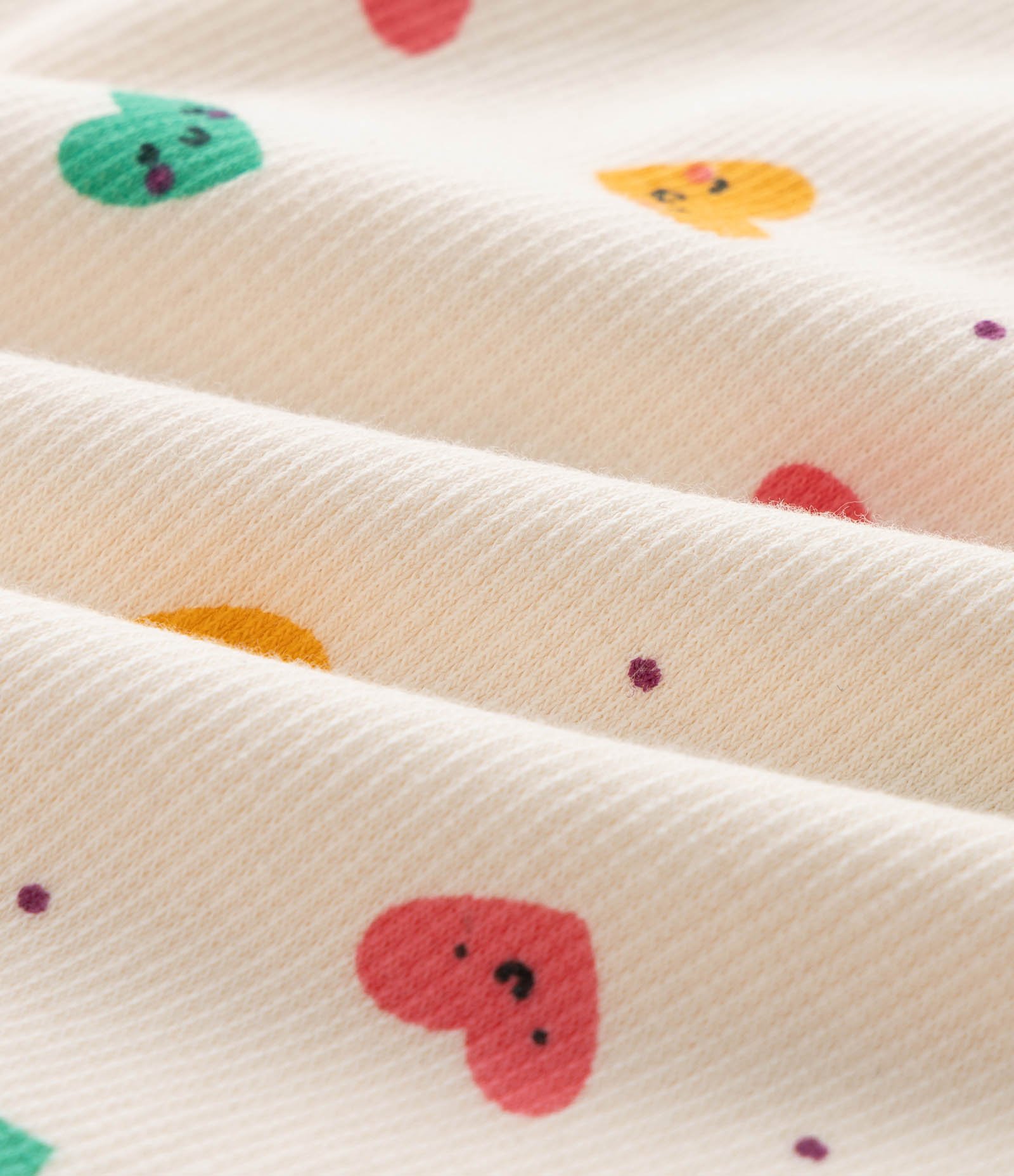 Macacão Infantil com Babadinhos e Estampa de Corações - Tam RN a 18 Meses Bege 3