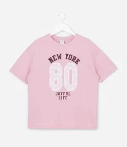 Camiseta Infantil Regular com Estampa College - Tam 5 a 16 Anos