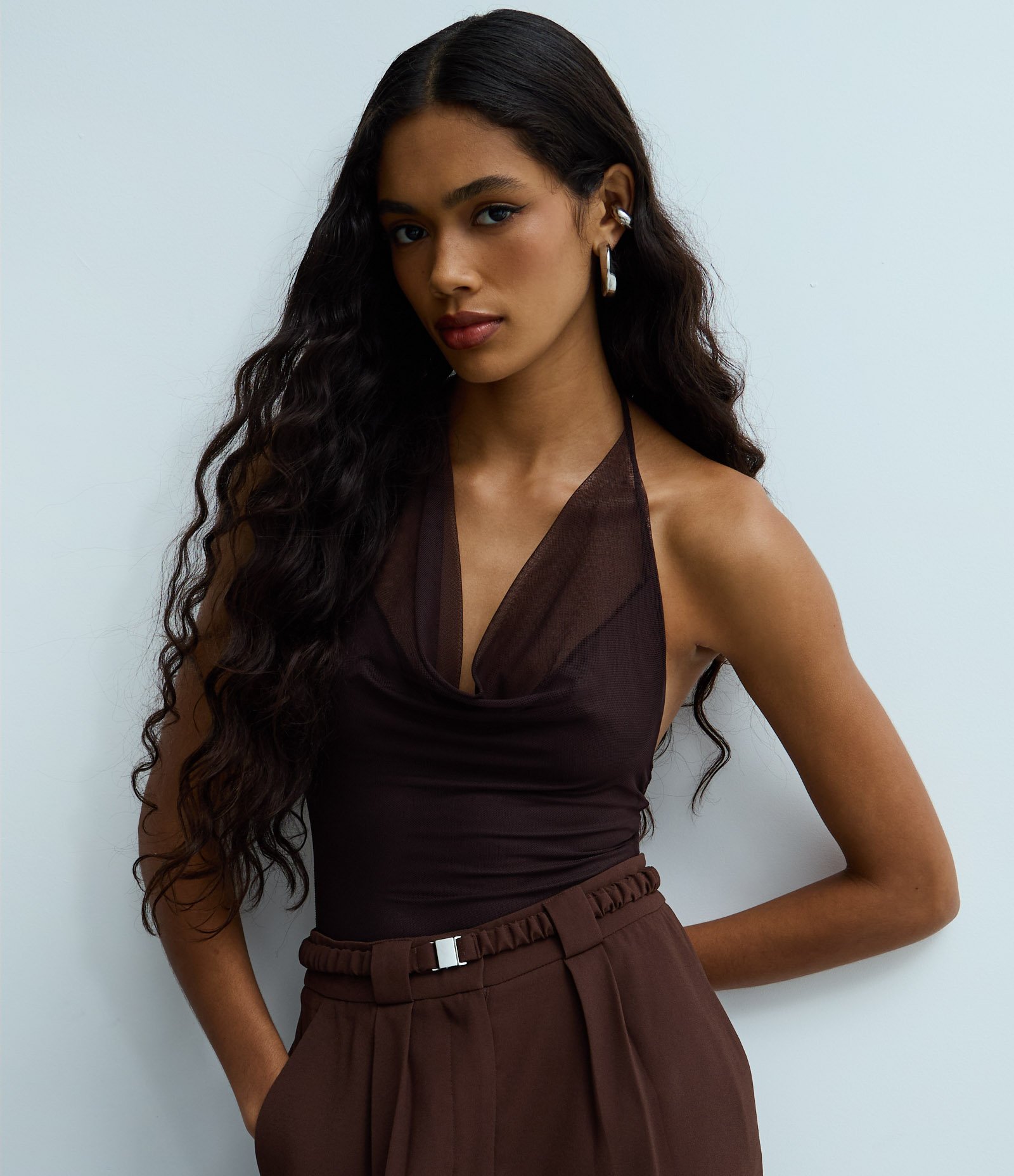 Body Frente Única em Tule com Decote Degagê Marrom Escuro 3