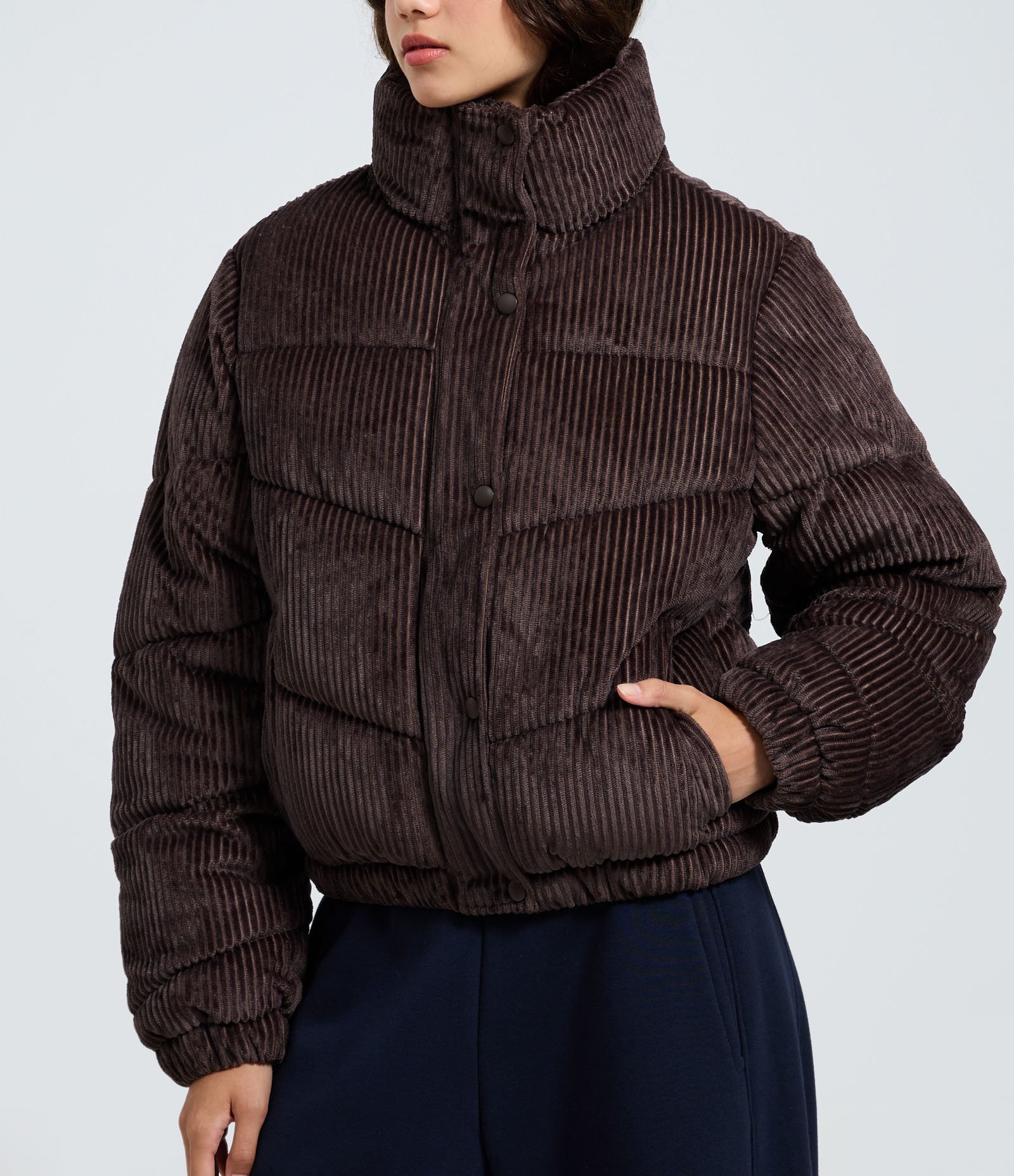 Jaqueat Puffer em Veludo Cotelê com Gola Alta Marrom 4