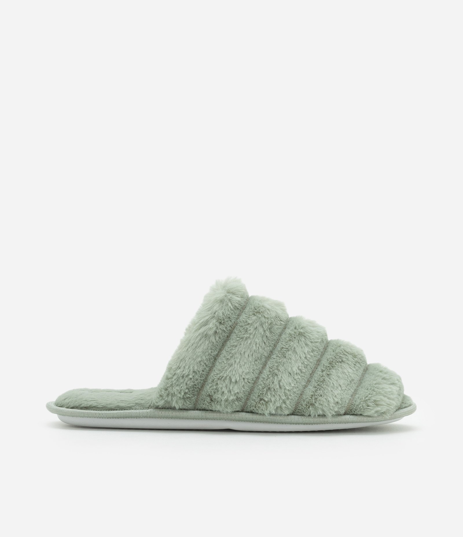 Pantufa Fechada com Gomos e Textura Peluciada Verde 1