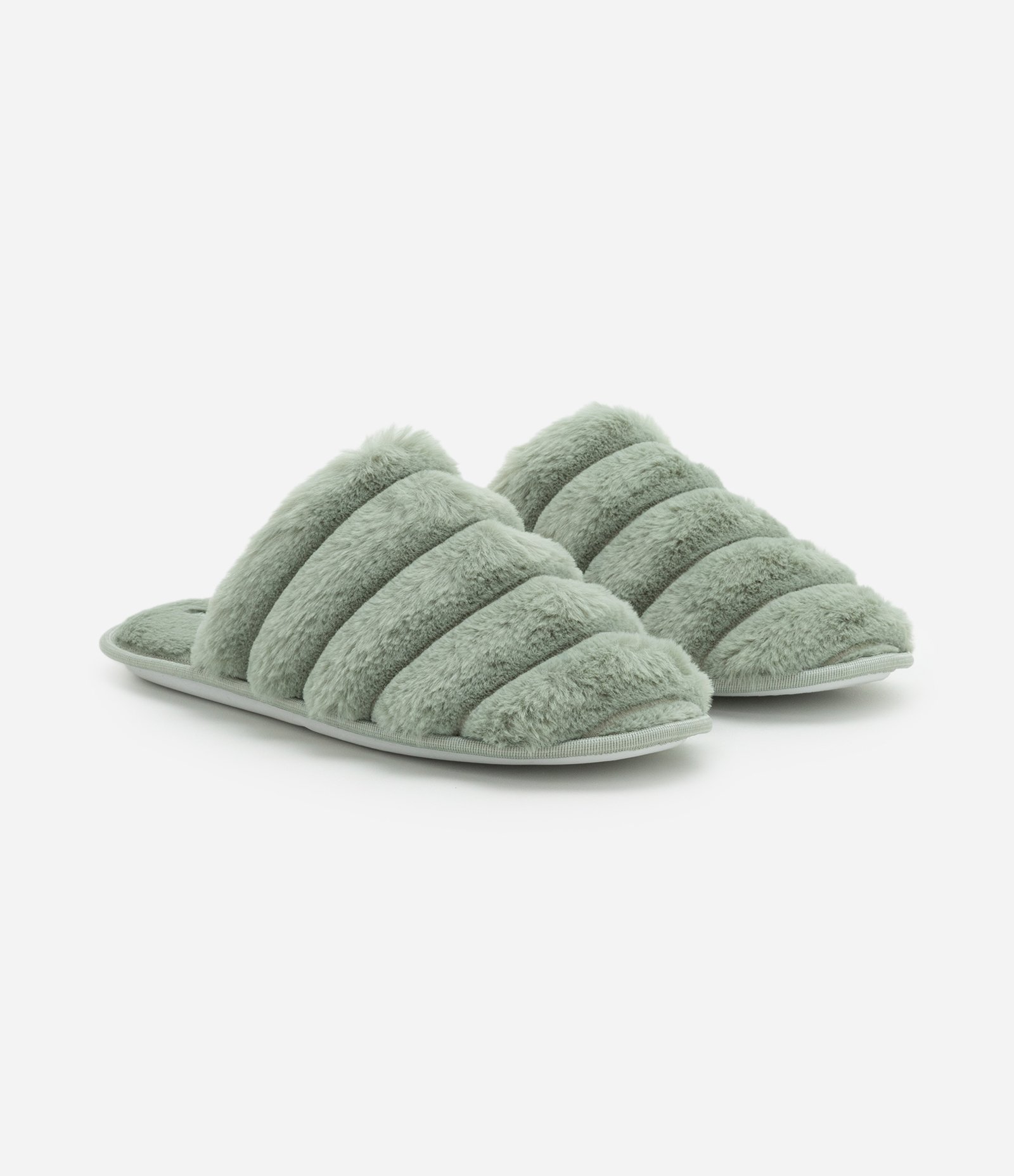 Pantufa Fechada com Gomos e Textura Peluciada Verde 2