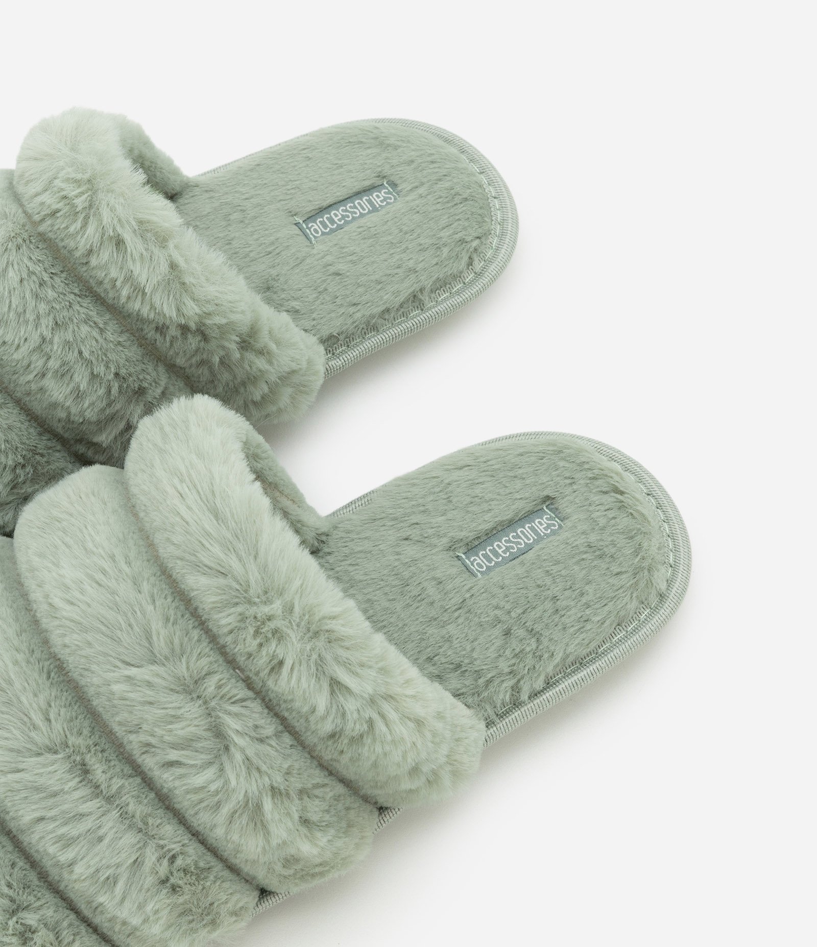 Pantufa Fechada com Gomos e Textura Peluciada Verde 4