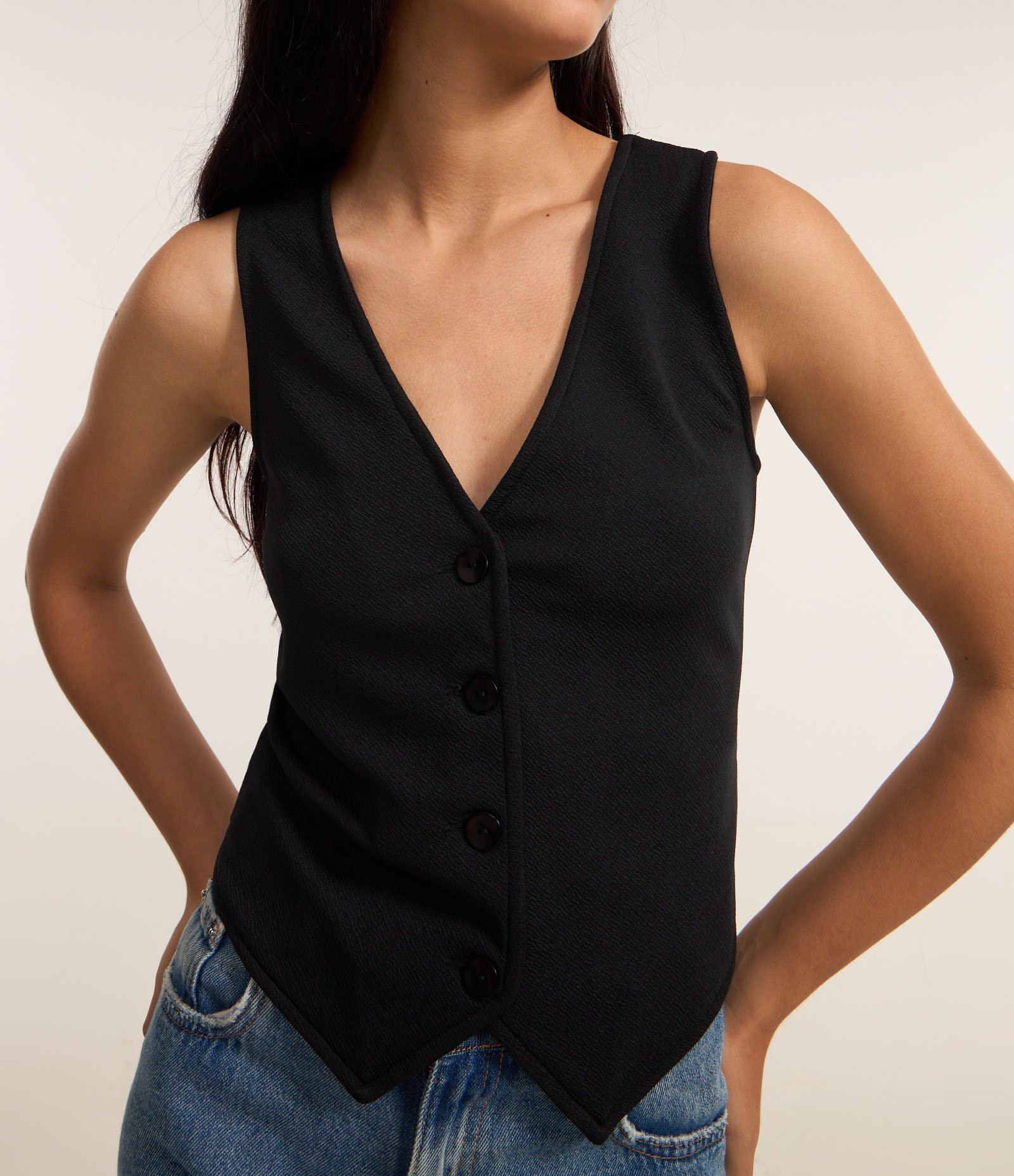 Colete com Elastano e Abotoamento Frontal Preto 3