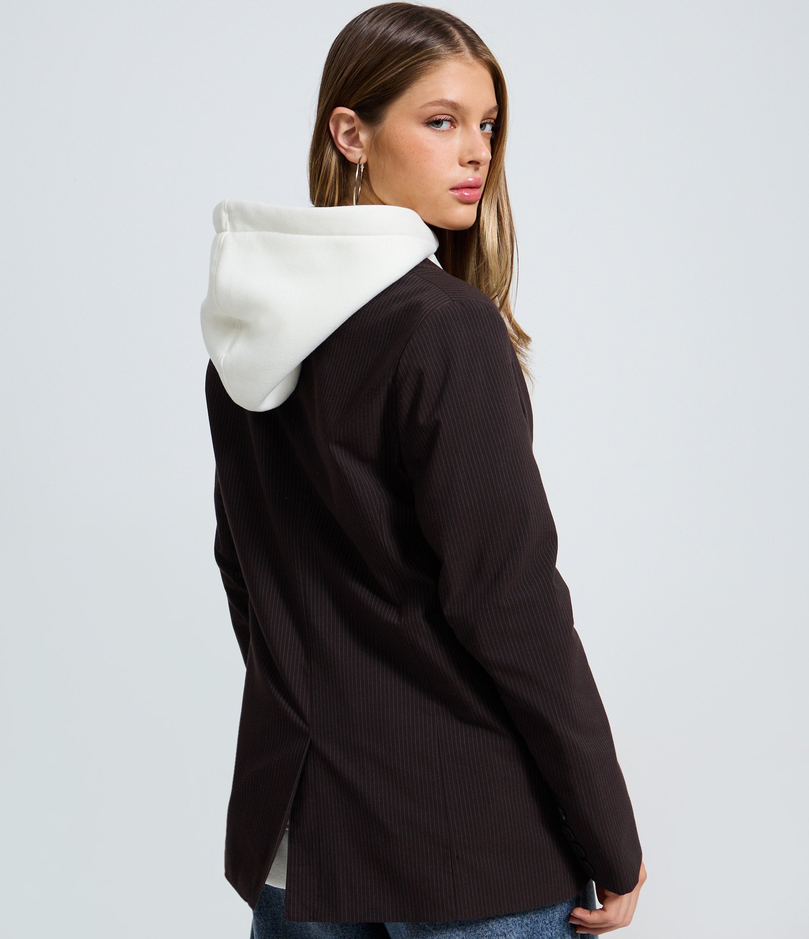 Blazer Risca de Giz Alfaiatado Marrom 4