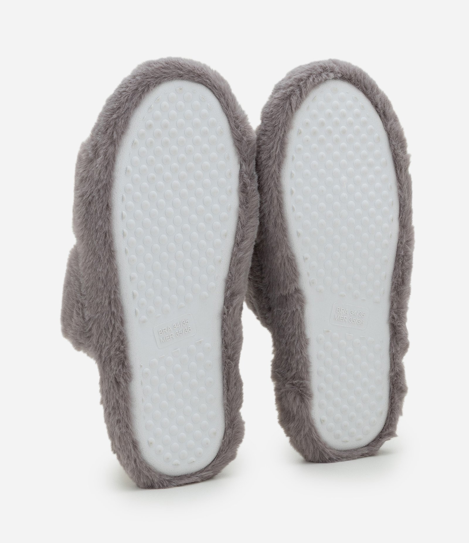 Pantufa Chinelo Peluciada com Tiras Amplas Cinza 4