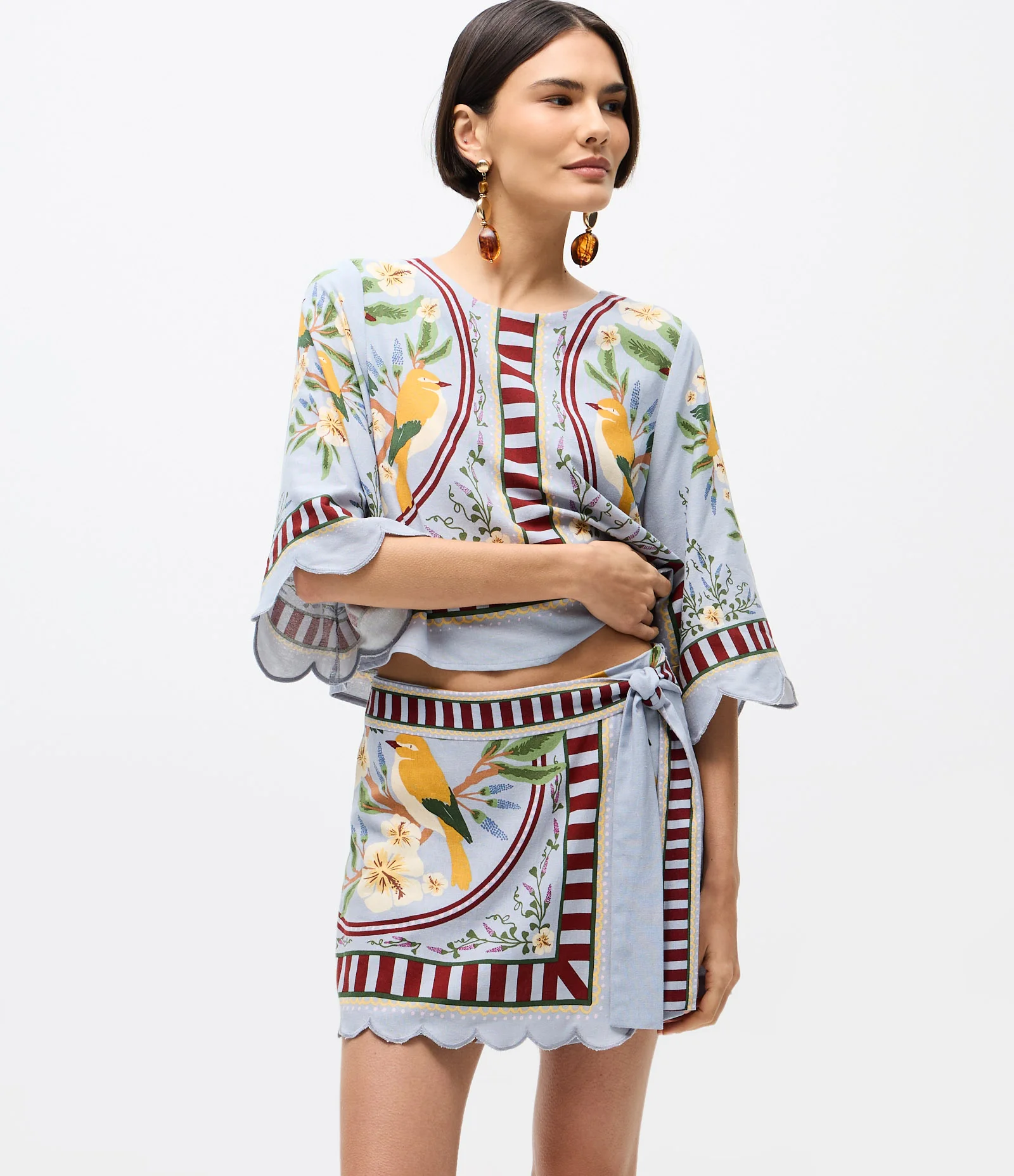 Short Saia Viscolinho Estampa Pássaros com Amarração Azul 2