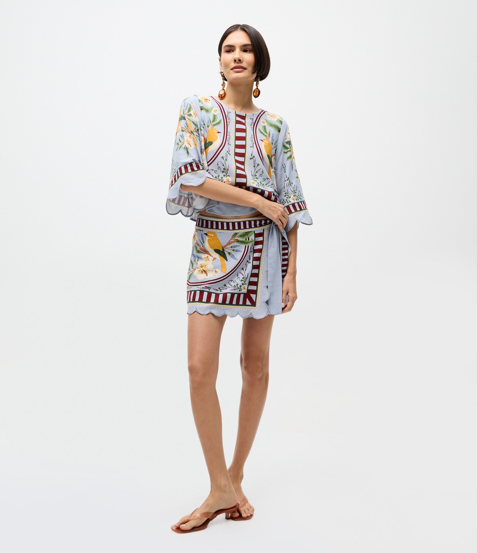 Blusa Viscolinho Estampa Pássaros com Manga 3/4 Azul 2