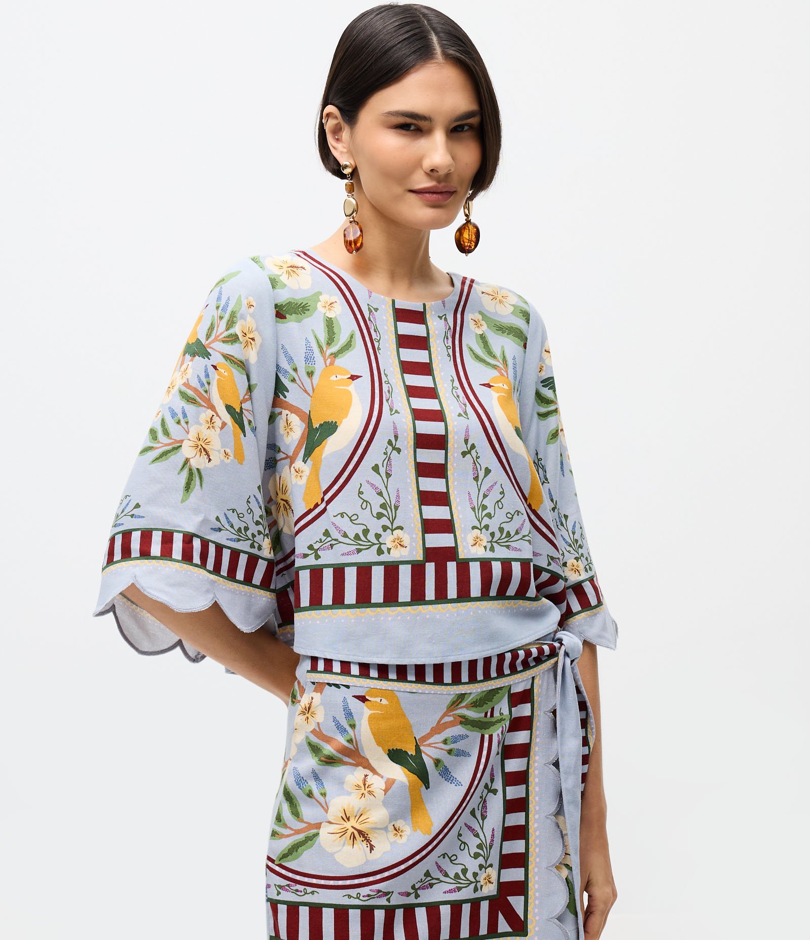 Blusa Viscolinho Estampa Pássaros com Manga 3/4 Azul 3