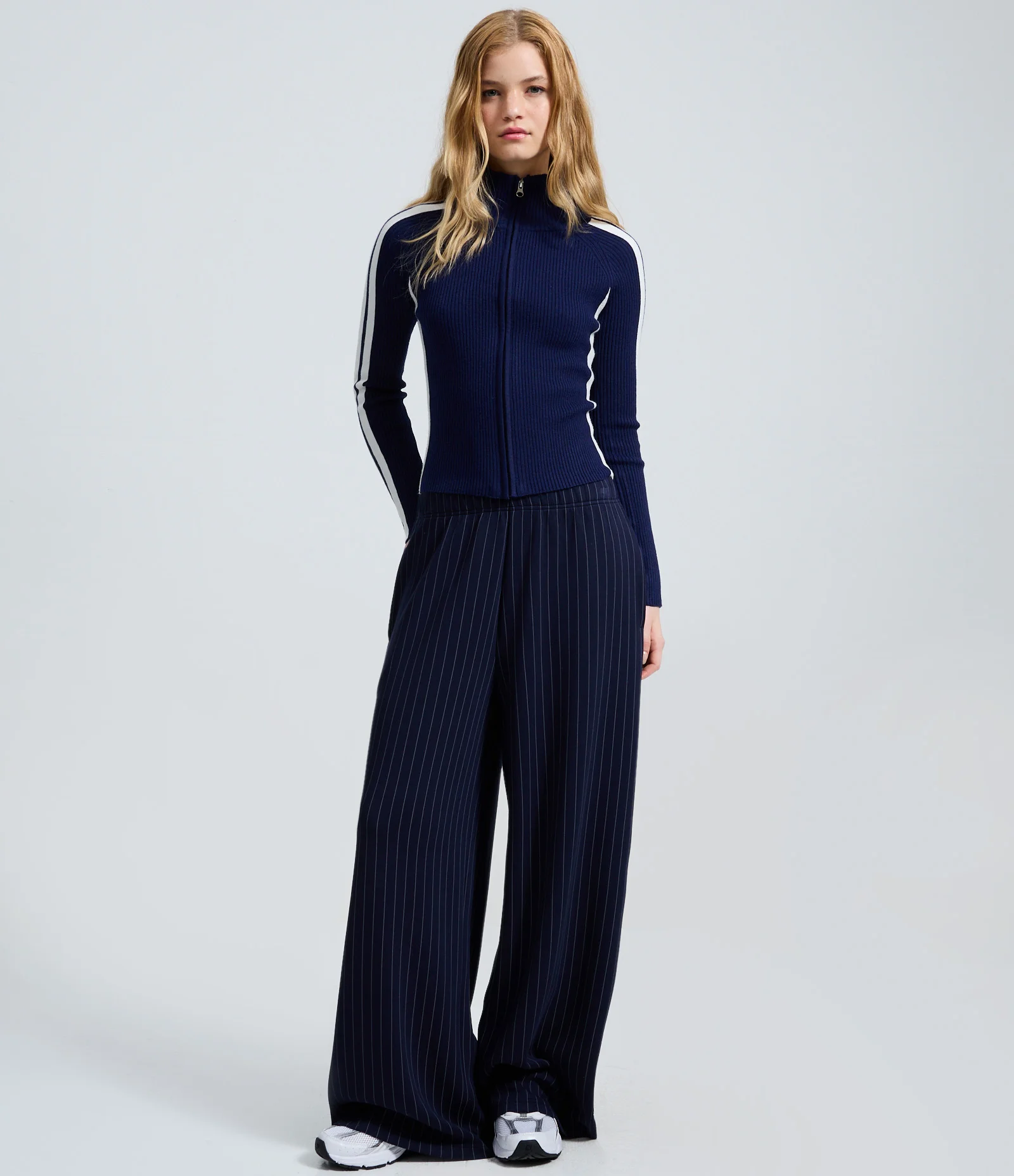 Blusa em Tricô com Zíper e Listras Contrastantes nas Mangas Azul 2