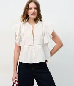 Blusa em Algodão com Entremeios Vazados e Bordados Frontais