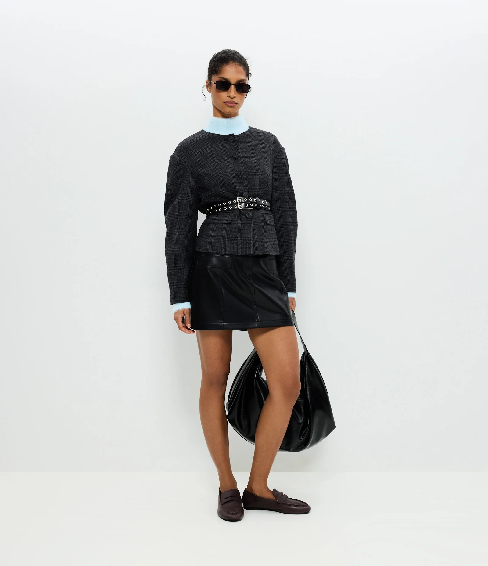 Saia Curta em PU com Bolsos Frontais Preto 1