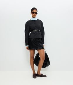 Saia Curta em PU com Bolsos Frontais