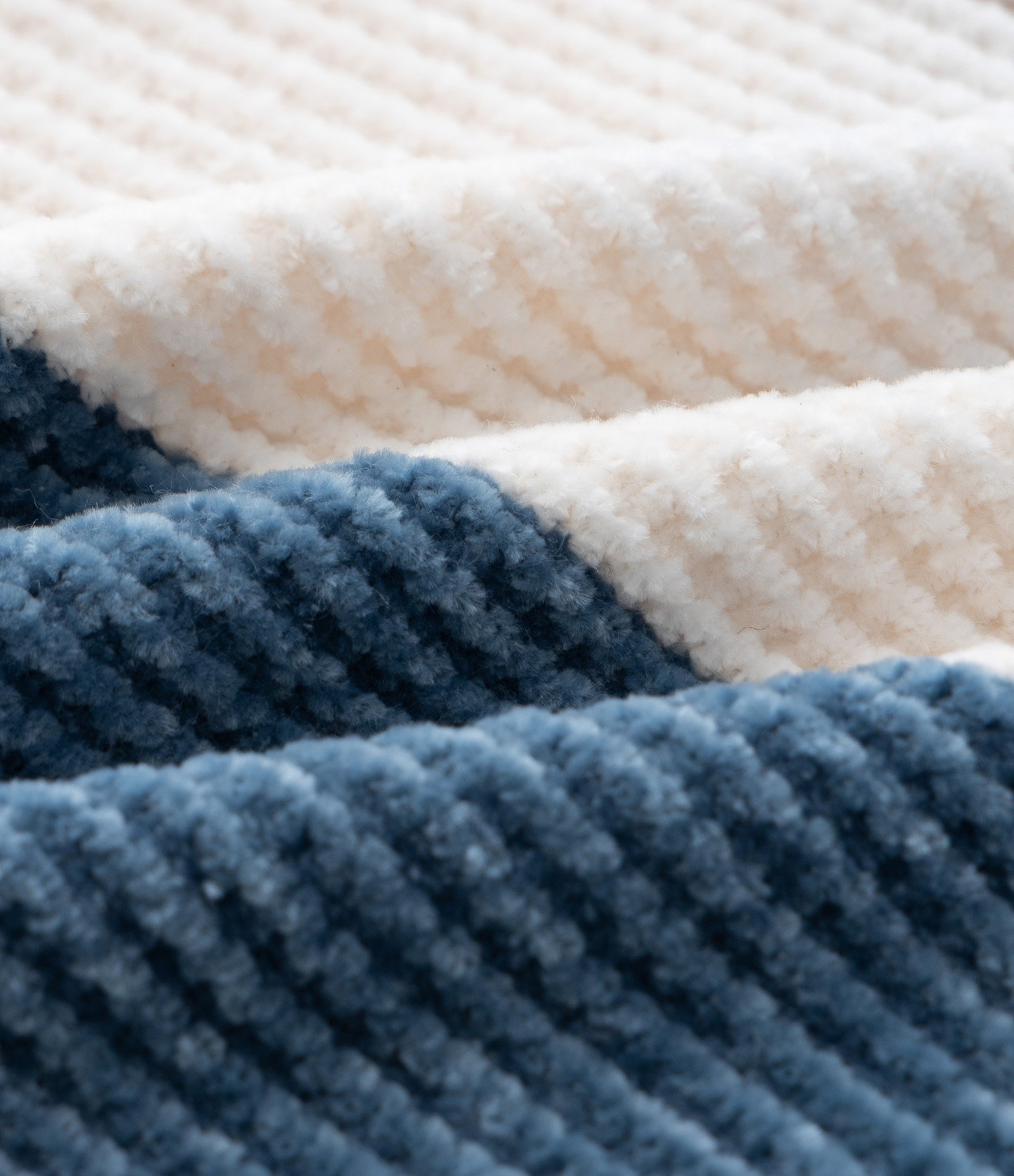 Casaco Infantil em Tricô Chenille com Blocos de Cores – Tam 0 a 18 Meses Bege/Branco/Azul 4