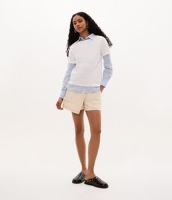 Short Saia em Sarja com Cós Deslocado e Detalhes de Costura