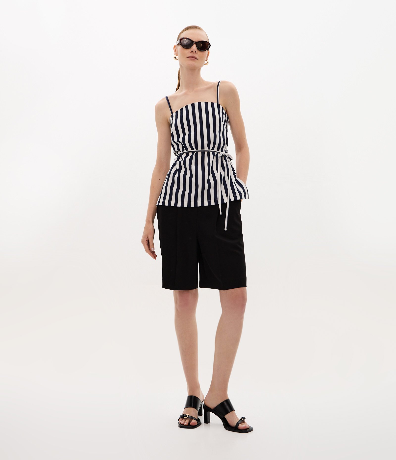 Blusa Listrada de Alça em Tricoline com Amarração Azul Marinho/Branco 1