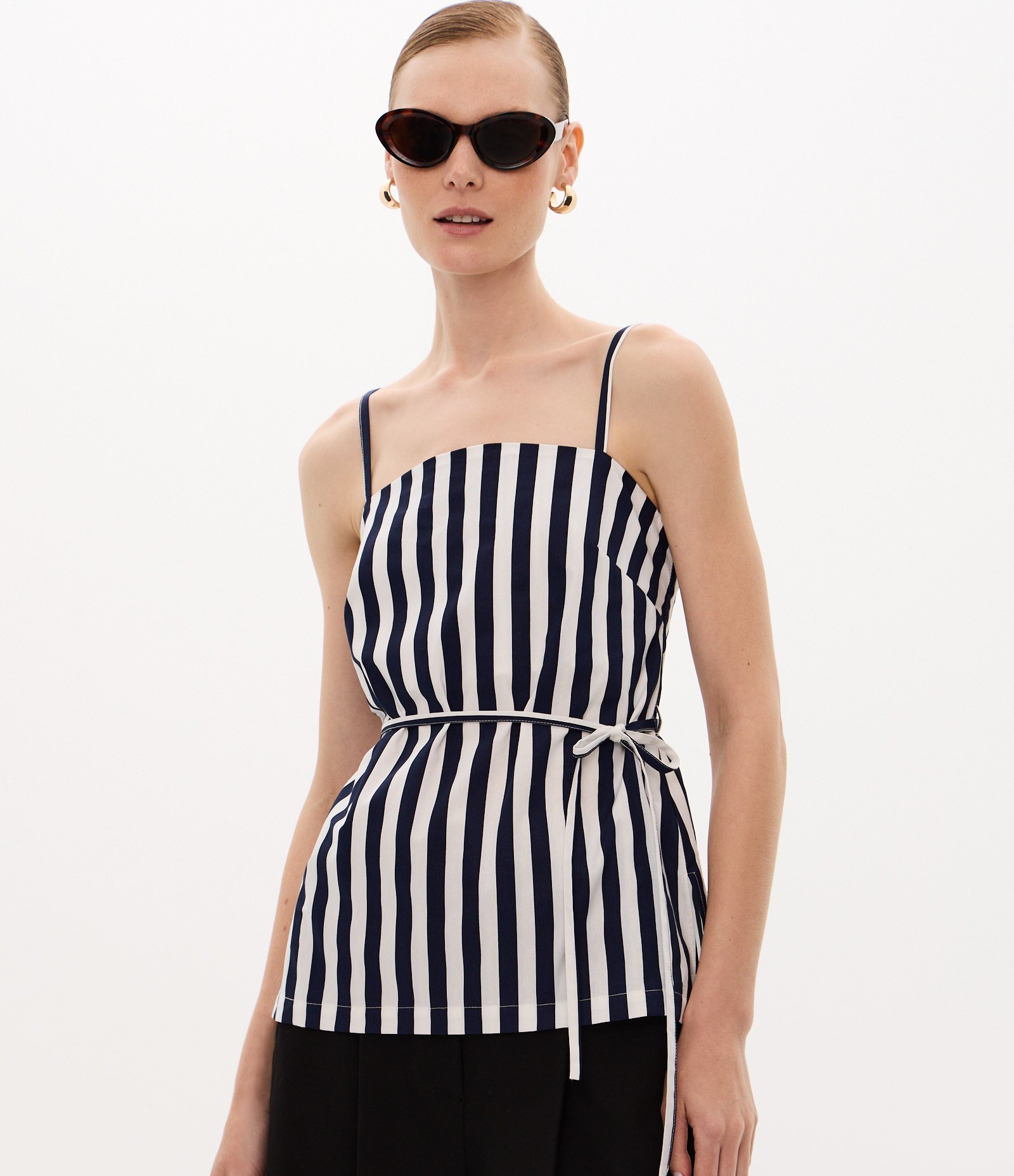 Blusa Listrada de Alça em Tricoline com Amarração Azul Marinho/Branco 2