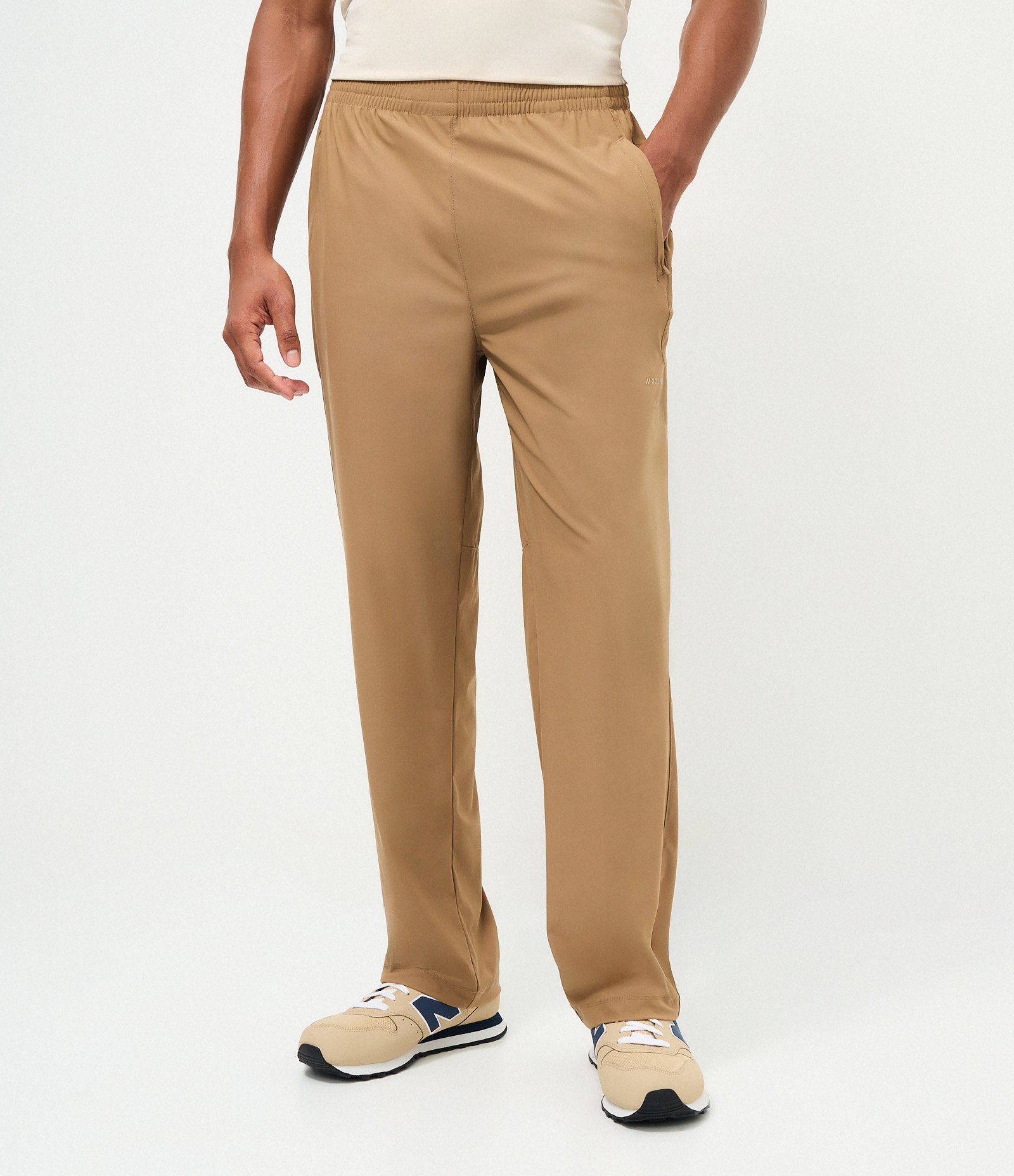 Calça Esportiva em Poliamida Lisa Marrom 2
