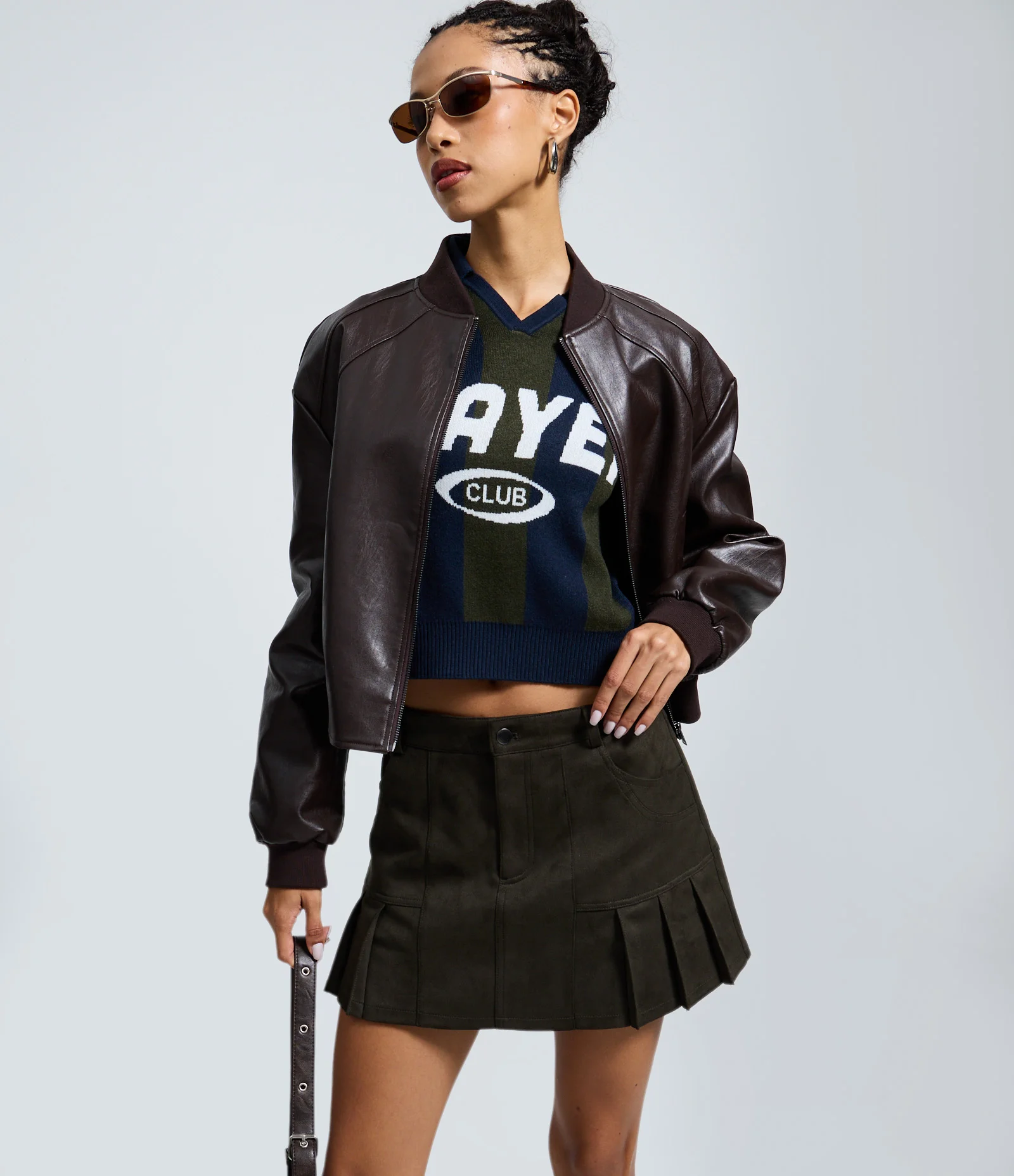 Short Saia em Suede com Plissado na Barra Verde Escuro 2
