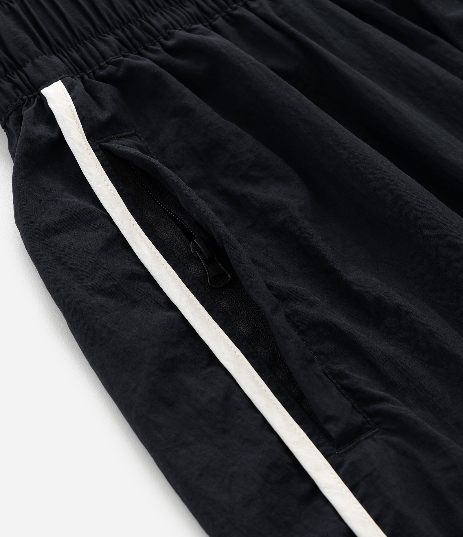 Short Runner Dry com Vivo Contrastante Curve & Plus Size Preto 5