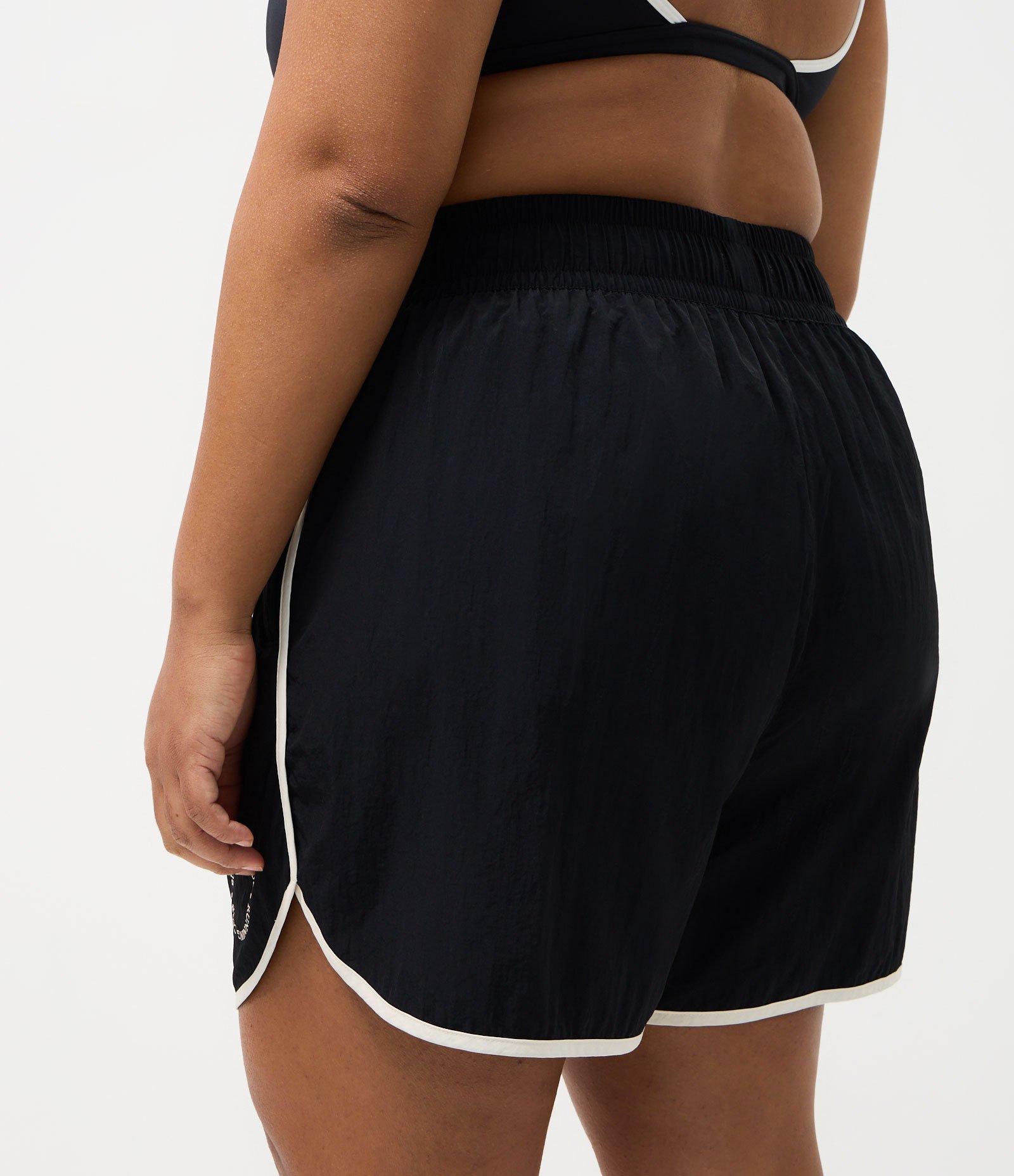 Short Runner Dry com Vivo Contrastante Curve & Plus Size Preto 4