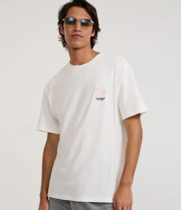 Camiseta Relaxed em Algodão com Estampa Lettering Fruta Strawberry