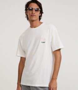 Camiseta Relaxed em Algodão com Estampa Lettering Fruta Strawberry