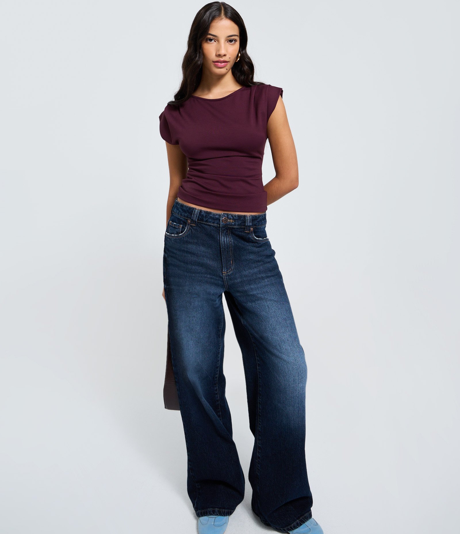 Blusa em Viscose com Pregas nos Ombros Vinho 2