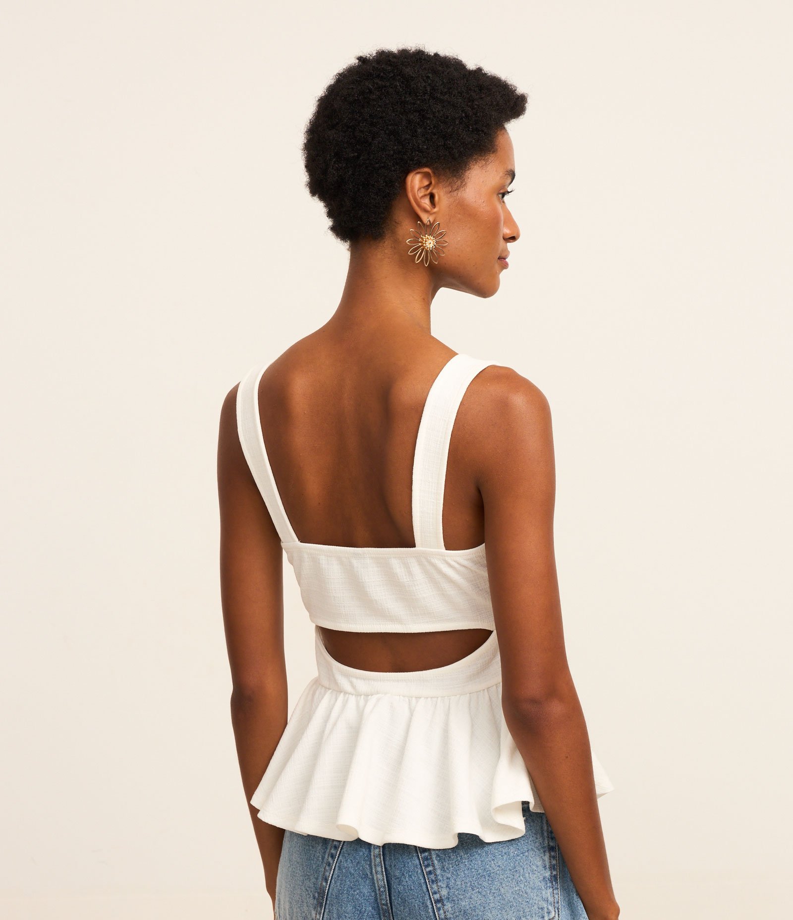 Blusa com Amarração no Decote e Recorte Branco 3