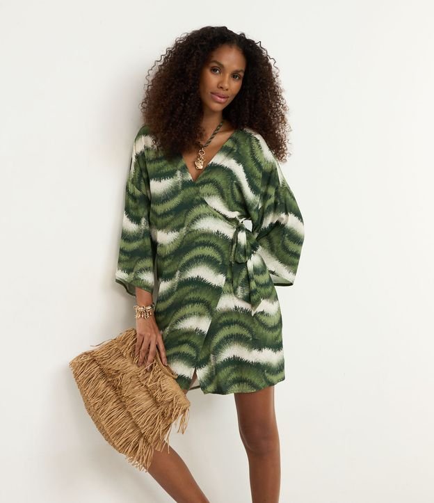 Saída de Praia Kimono Texturizado em Viscose com Estampa Folhagem