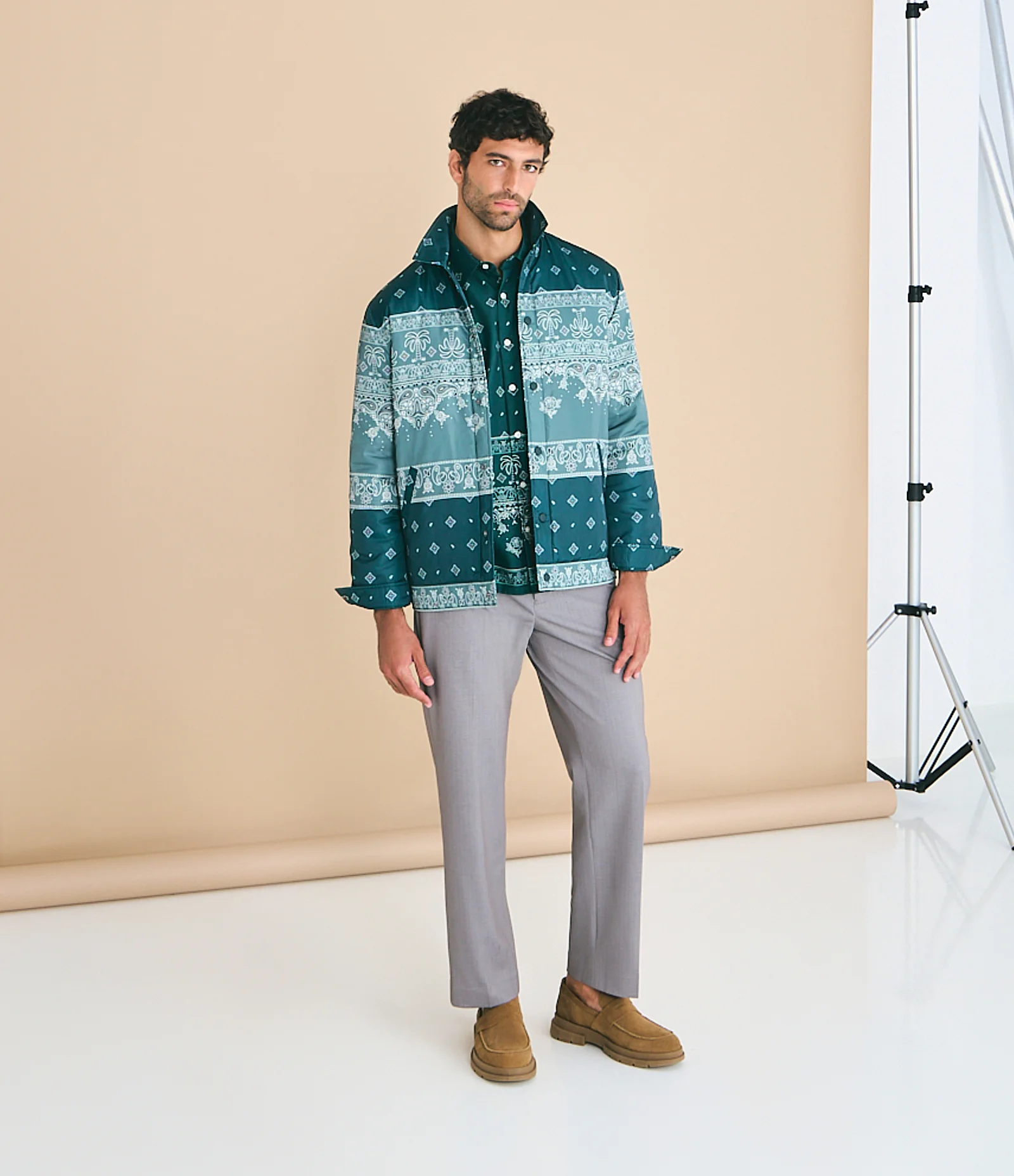 Jaqueta com Estampa Paisley e Bolsos Verde Petróleo 2