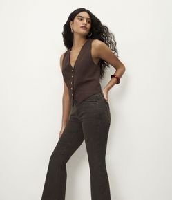 Calça Cropped Flare em Jeans com Bolsos